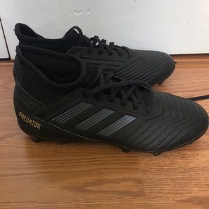 Like new Adidas Predator men’s soccer cleats